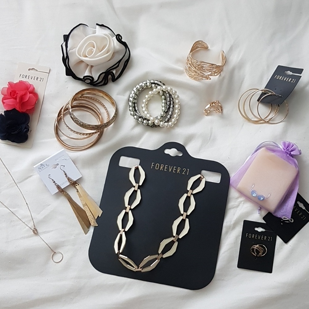Assorted Jewelry/Accessories